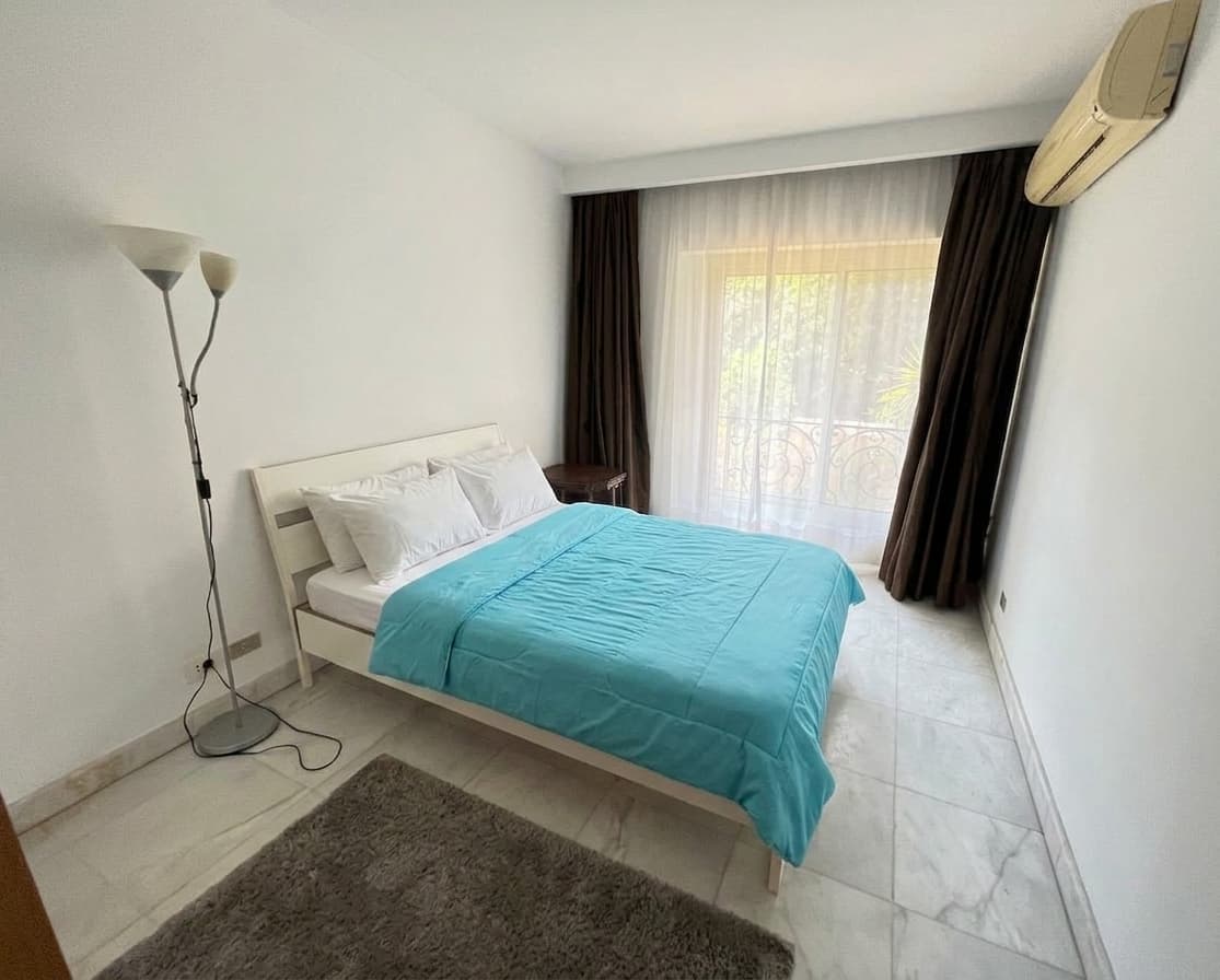 Modern 4BR Apartment With Shared Pool