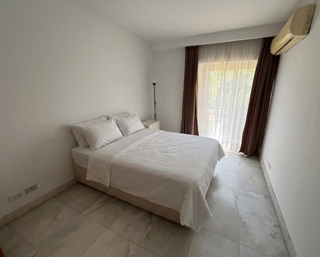 Modern 4BR Apartment With Shared Pool