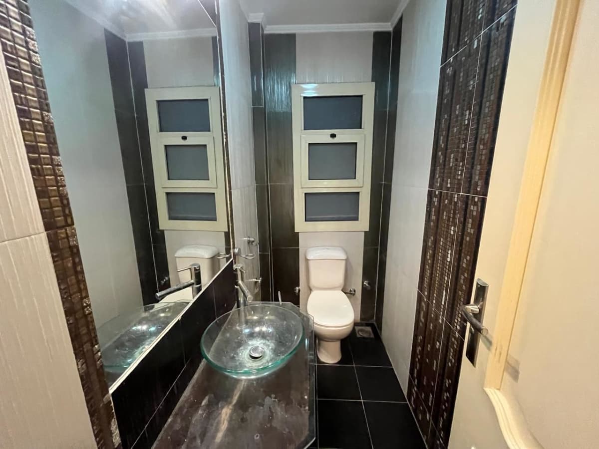 Spacious 4-Bedroom Apartment with Gym and Pool Access