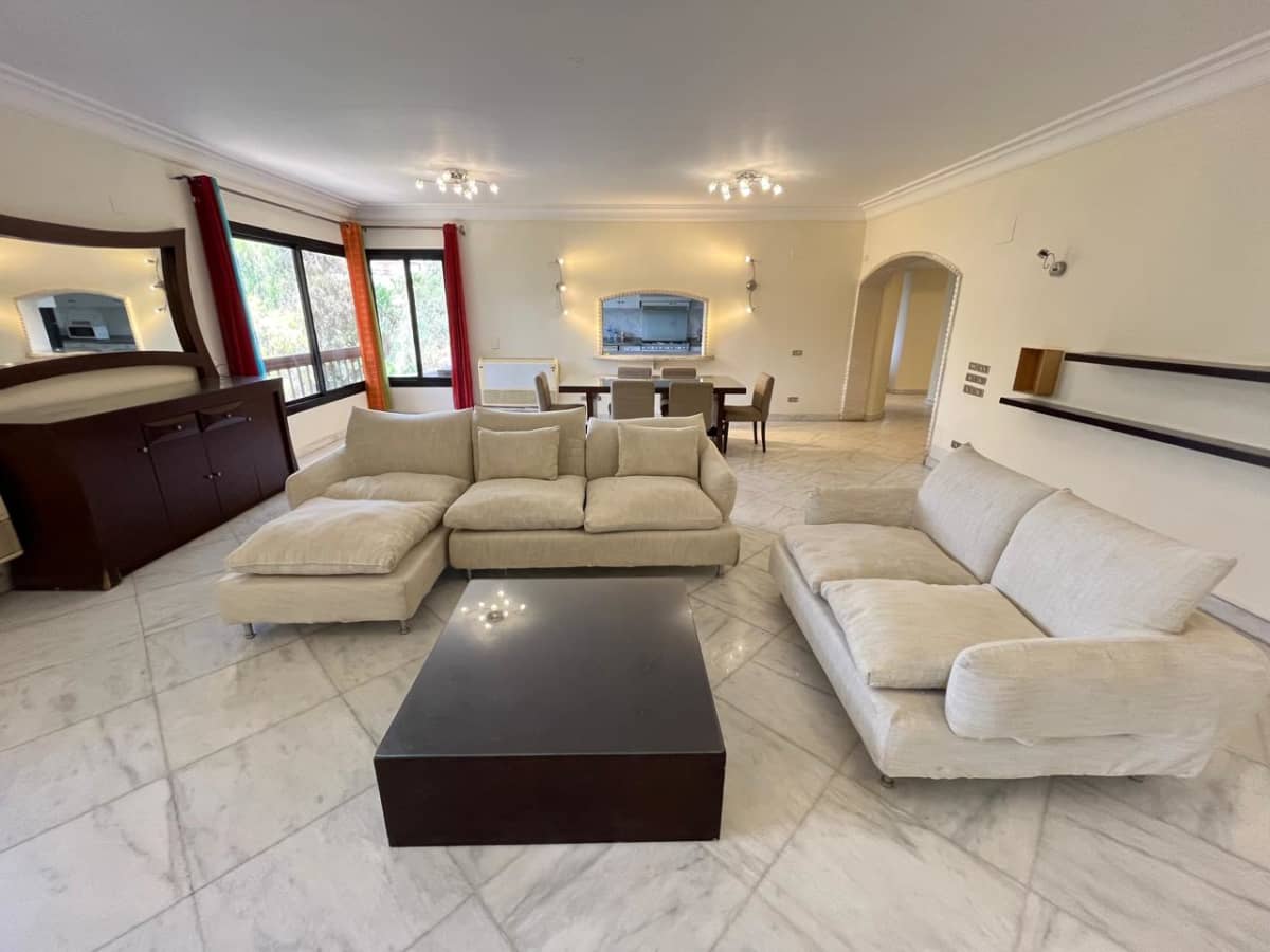 Modern 4BR Apartment with Large Windows 