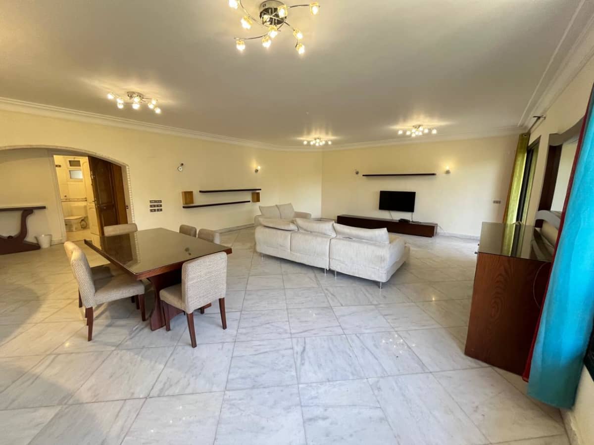 Modern 4BR Apartment with Large Windows 