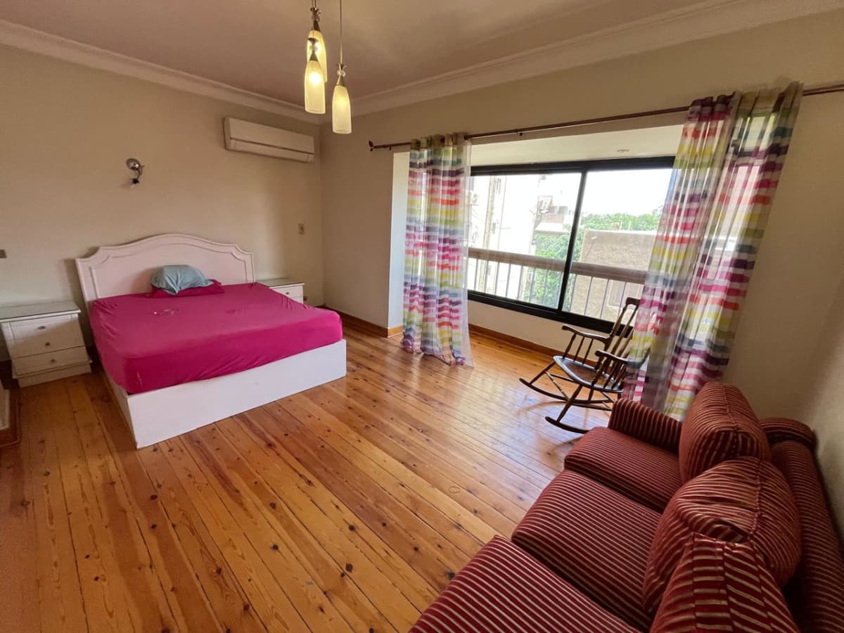 Modern 4BR Apartment with Large Windows 