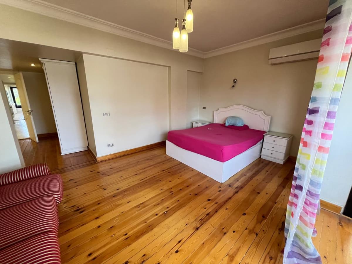 Modern 4BR Apartment with Large Windows 