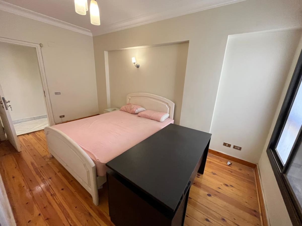 Modern 4BR Apartment with Large Windows 