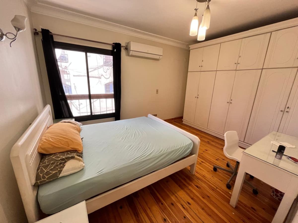 Modern 4BR Apartment with Large Windows 
