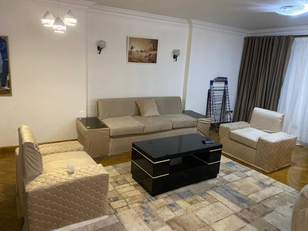 Sunny 2-Bedroom Apartment with Spacious Living Areas