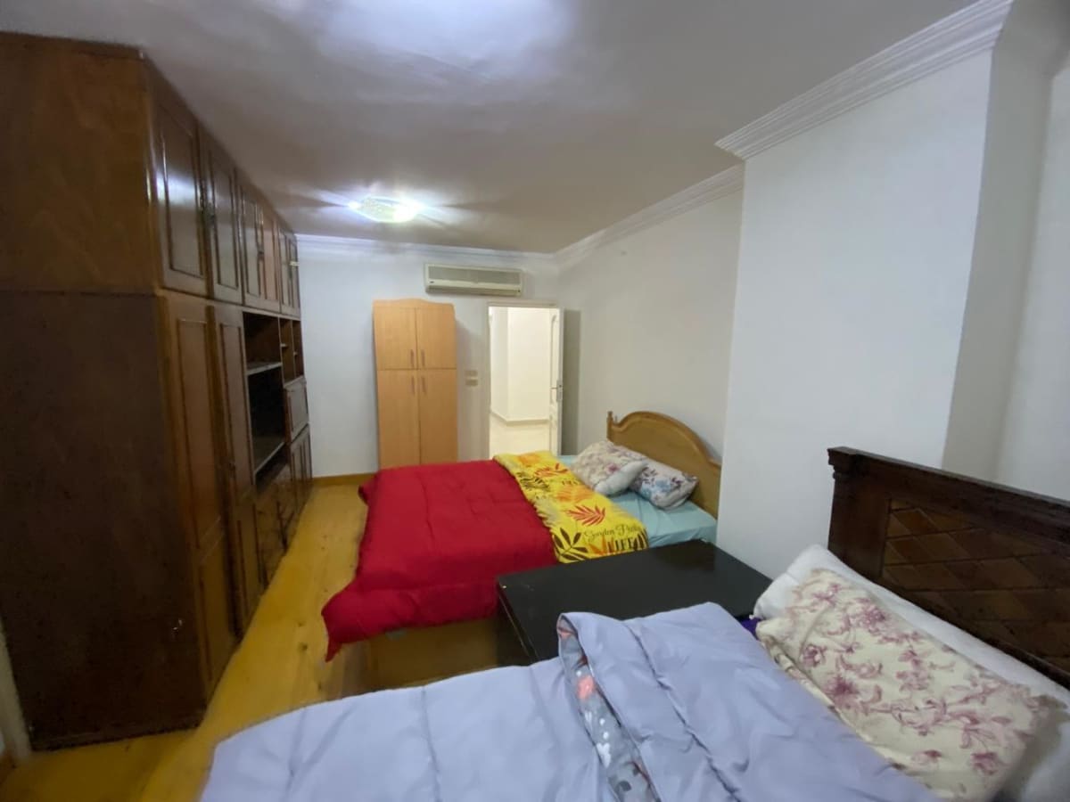 Sunny 2-Bedroom Apartment with Spacious Living Areas