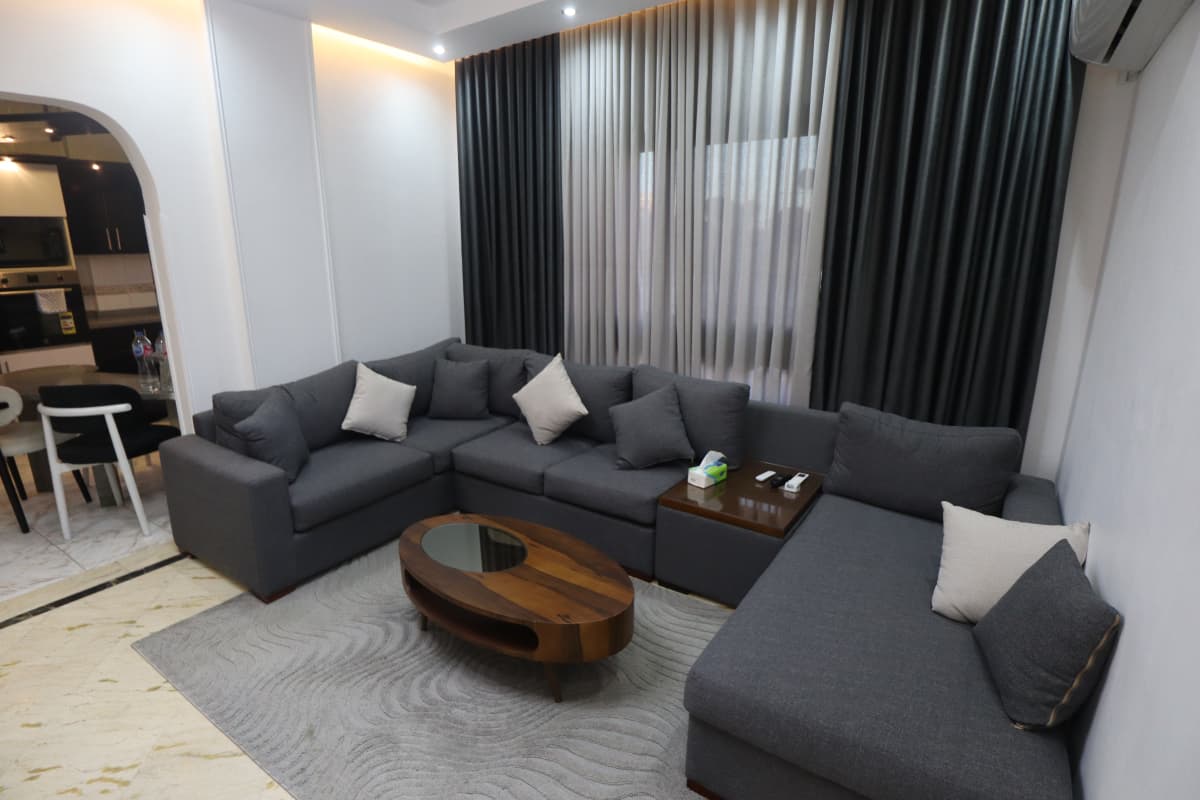Bright 200 sqm Apartment Near CAC