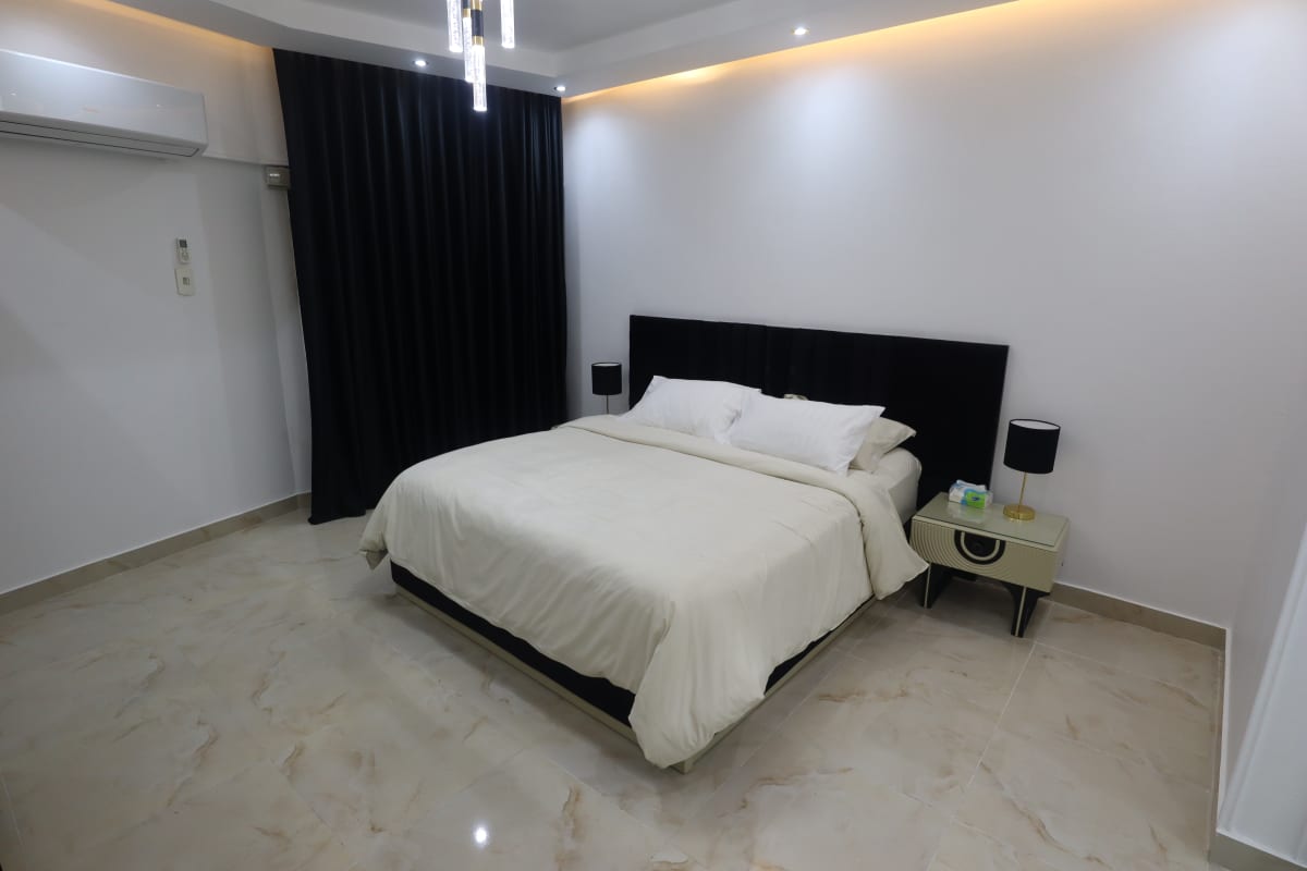 Bright 200 sqm Apartment Near CAC