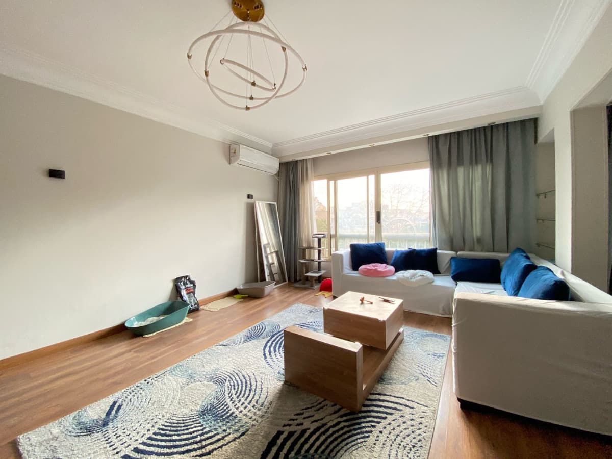 Modern 2-لApartment with Private Balcony