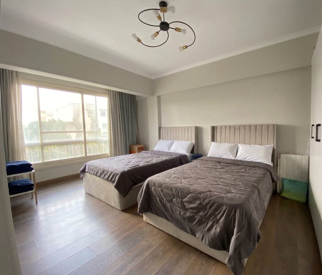 Modern 2-لApartment with Private Balcony