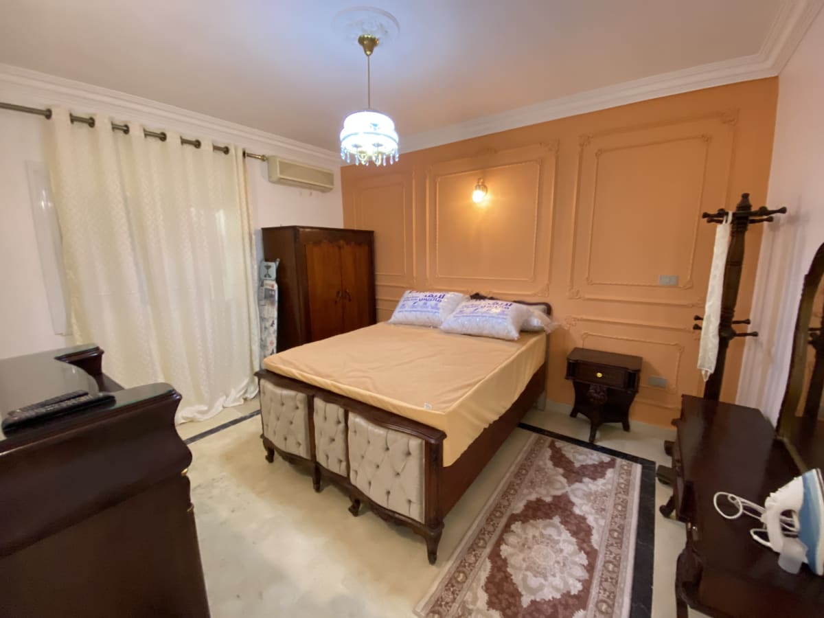 Bright 2-Bedroom Apartment with Green Views