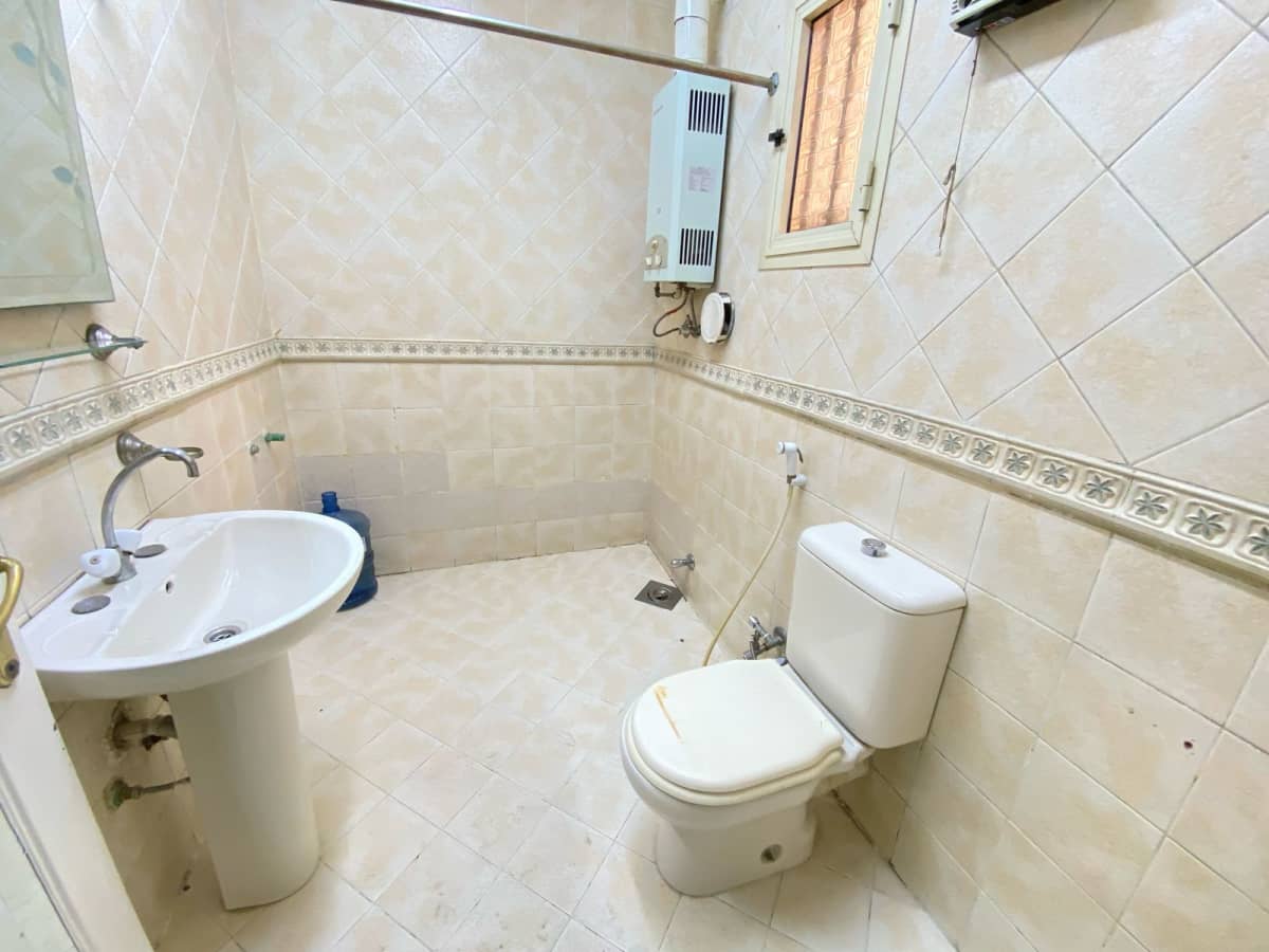 Spacious 4-Bedroom Ground Floor in Degla Maadi