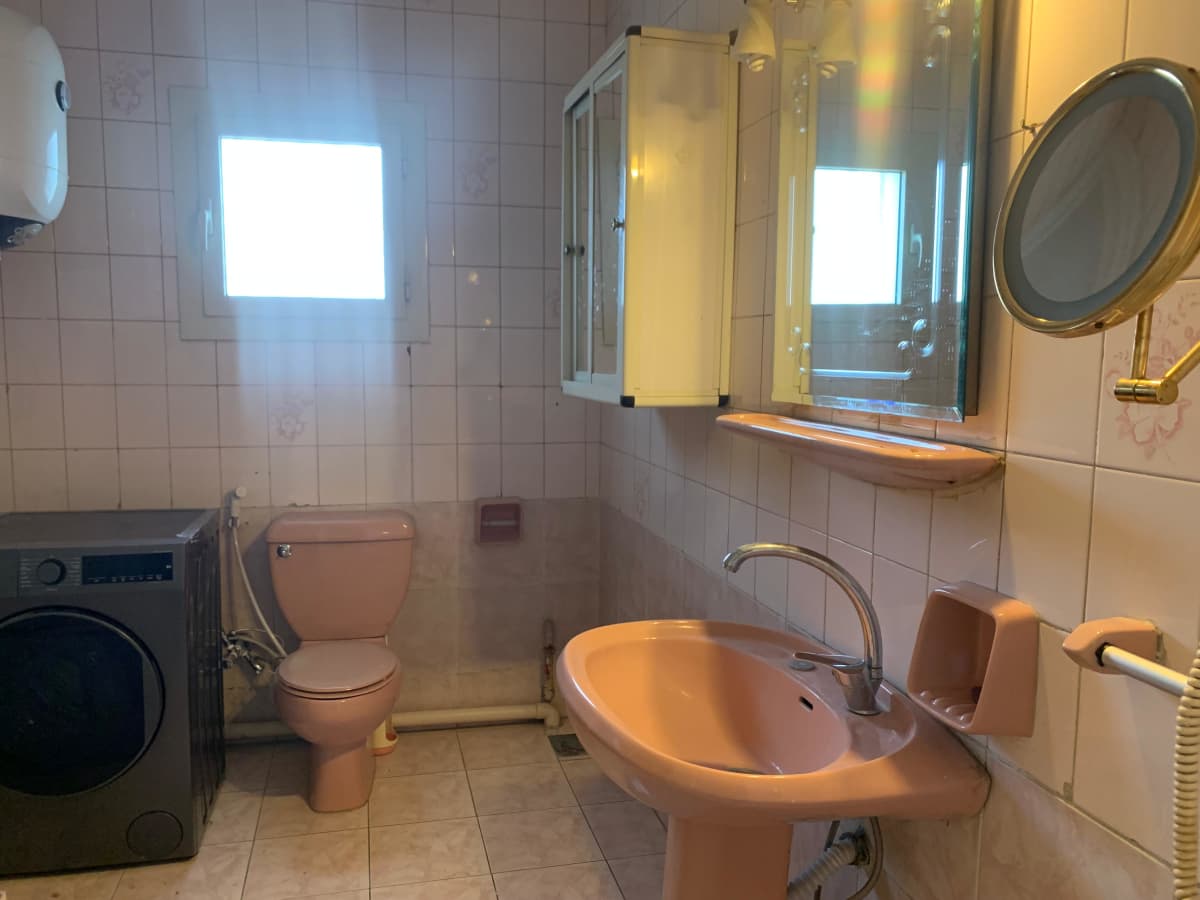 Bright 2-Bedroom Apartment with Open Views