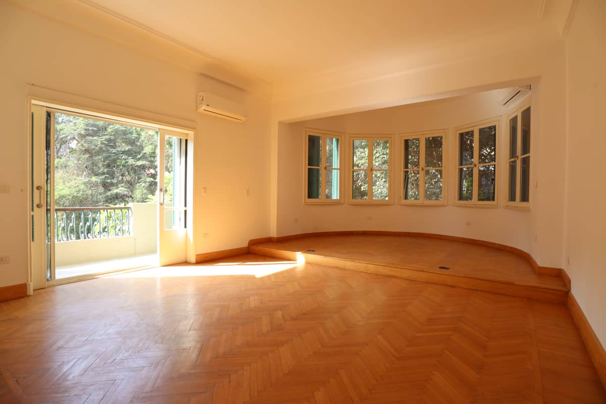 Bright 2-Bedroom Apartment with Garden Access