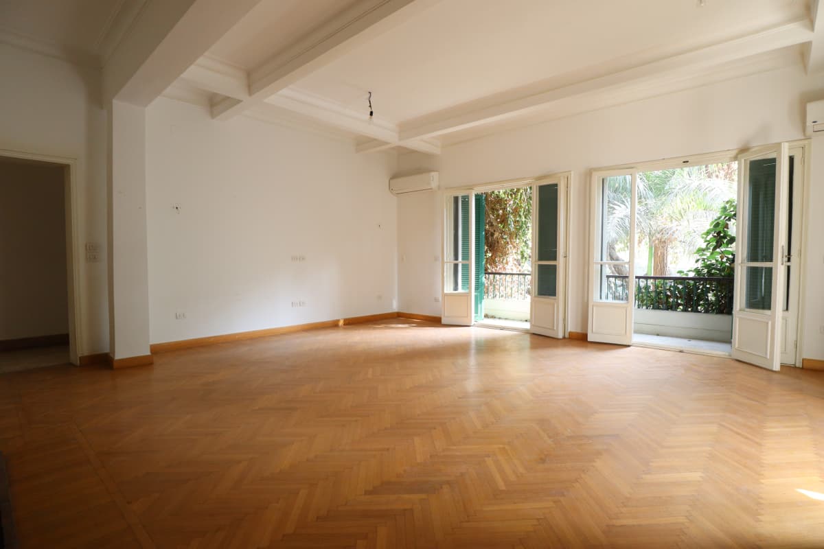 Bright 2-Bedroom Apartment with Garden Access