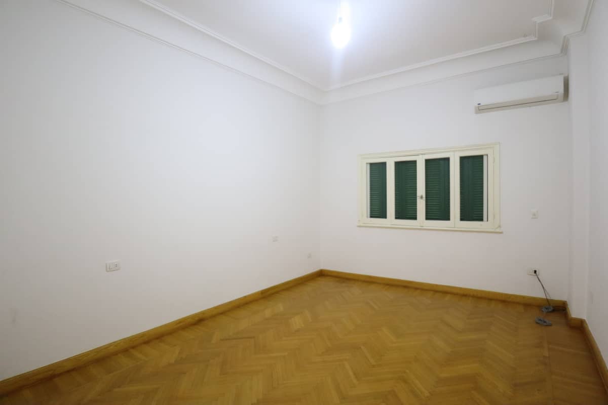 Bright 2-Bedroom Apartment with Garden Access