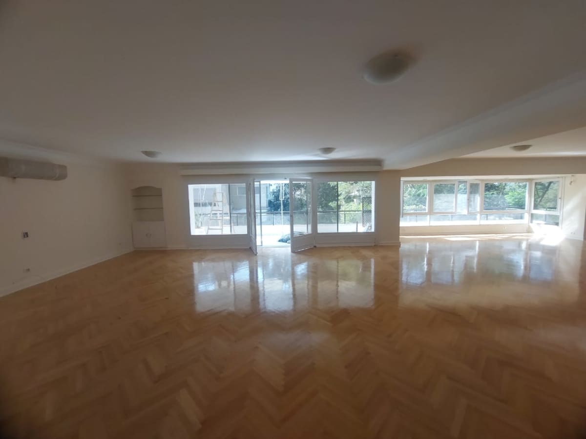 Luxury 5-Bedroom Apartment with Pool Access