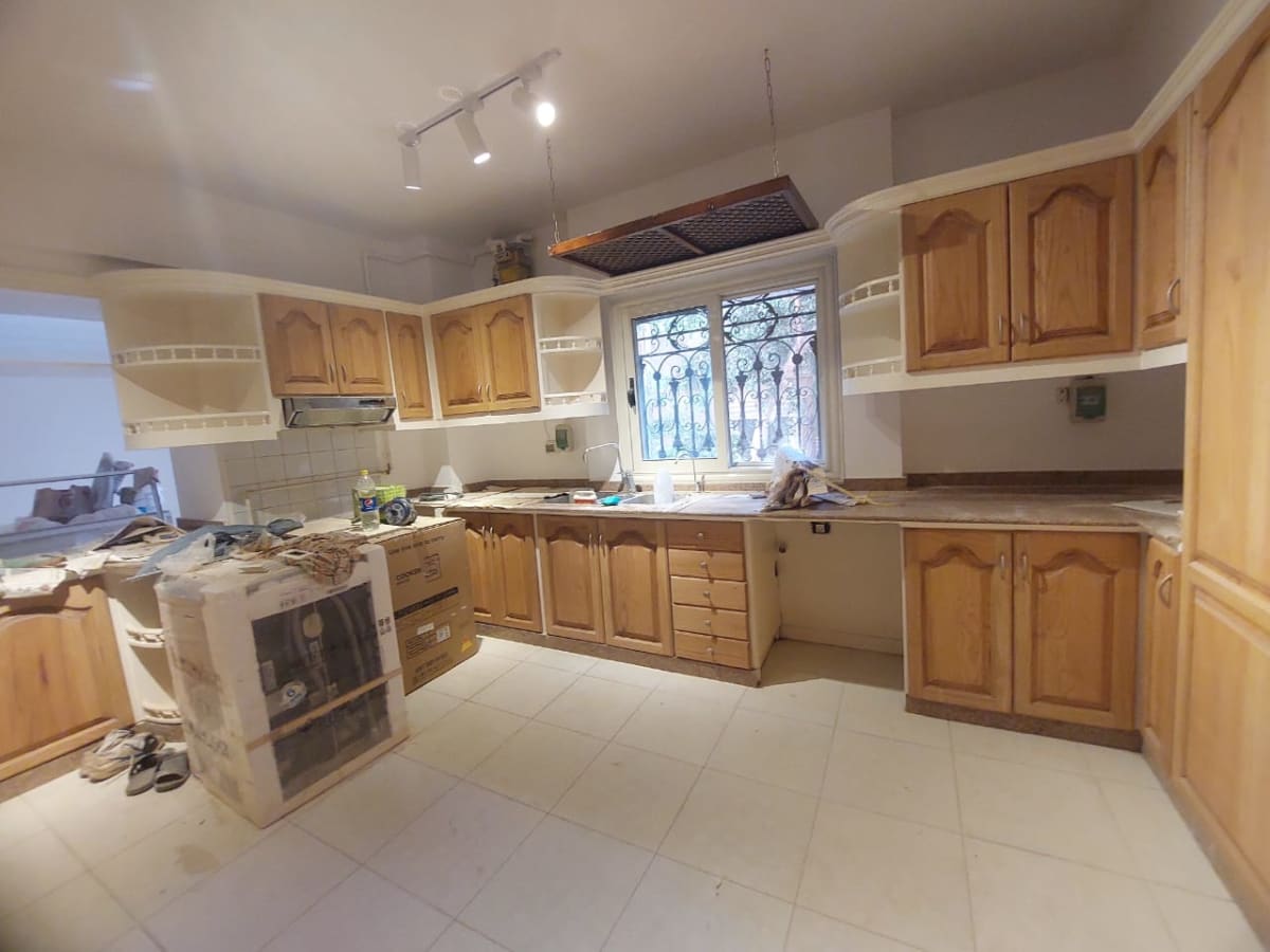 Luxury 5-Bedroom Apartment with Pool Access