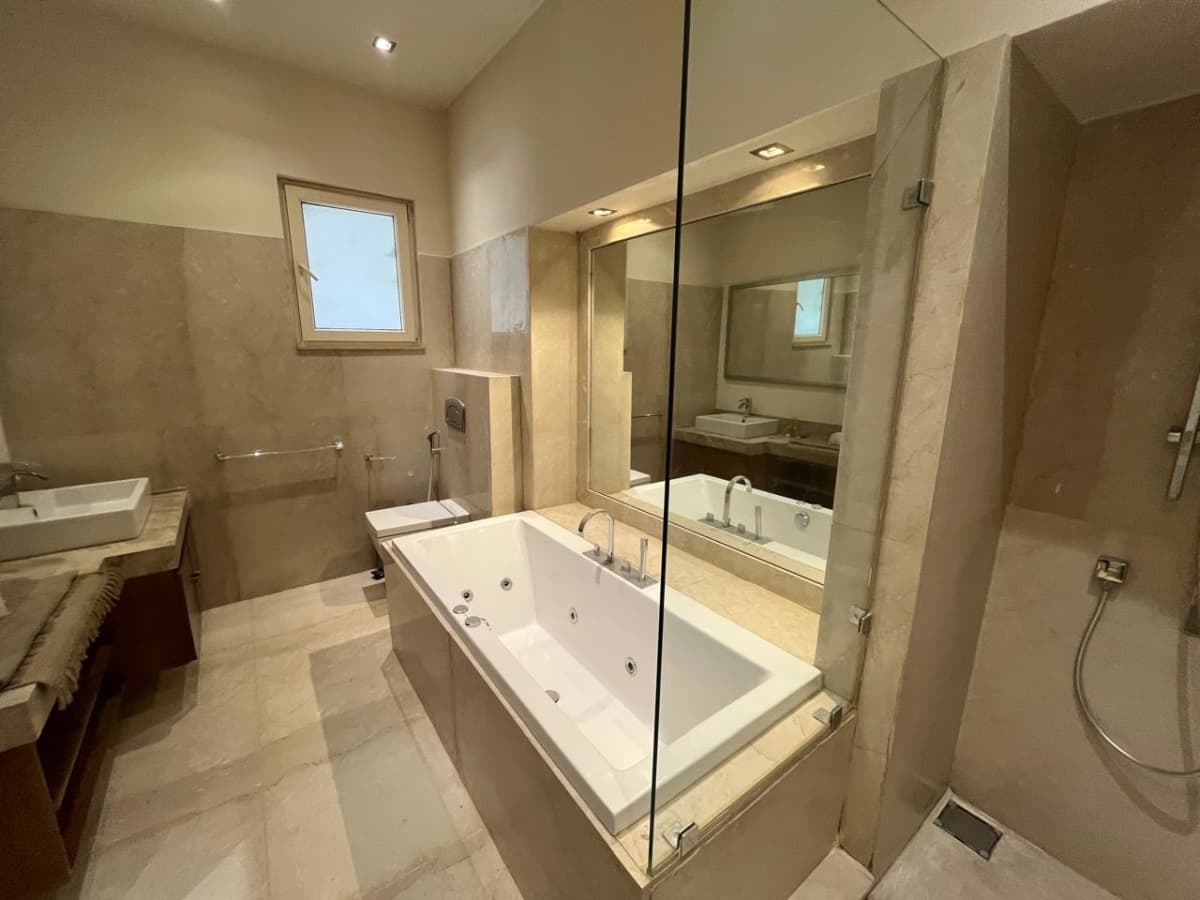 Big Apartment With A Master Room In Zamalek.