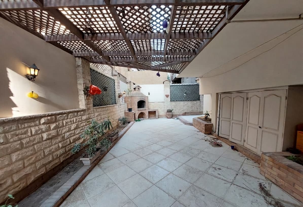Cozy & Inviting Ground Floor Apartment For Rent.