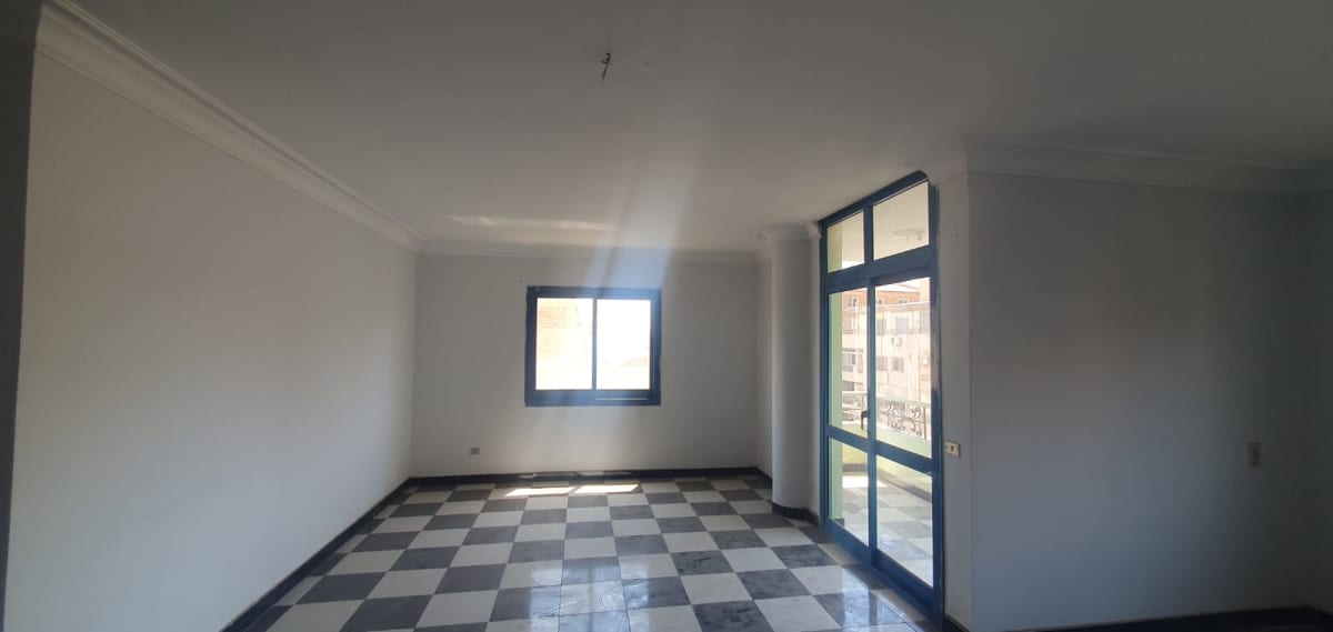 Light-Filled Unfurnished Apartment In Prime Degla.