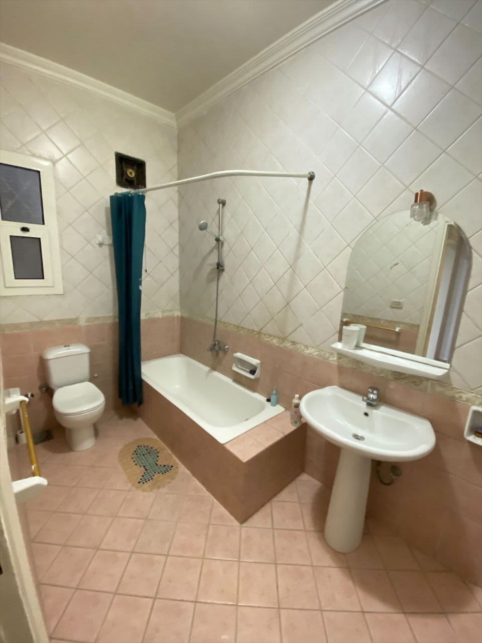 Comfortable Ground Floor With Garden For Rent In Maadi Degla.