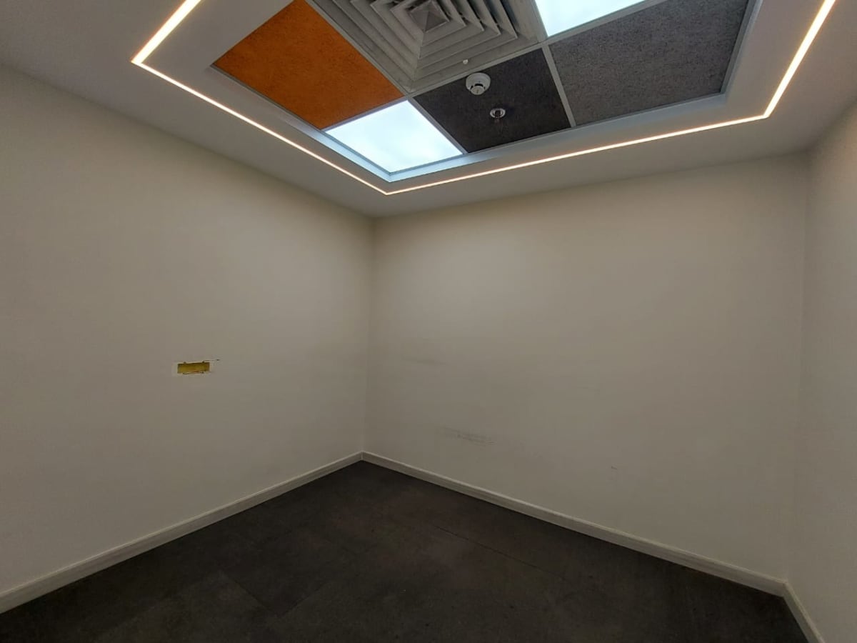 Administrative office for rent | 471 m² | 90th North.