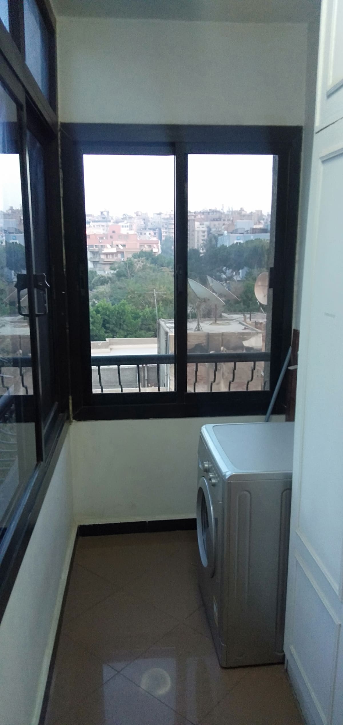 Modern Semi-Furnished Apartment with Kitchen Appliances.
