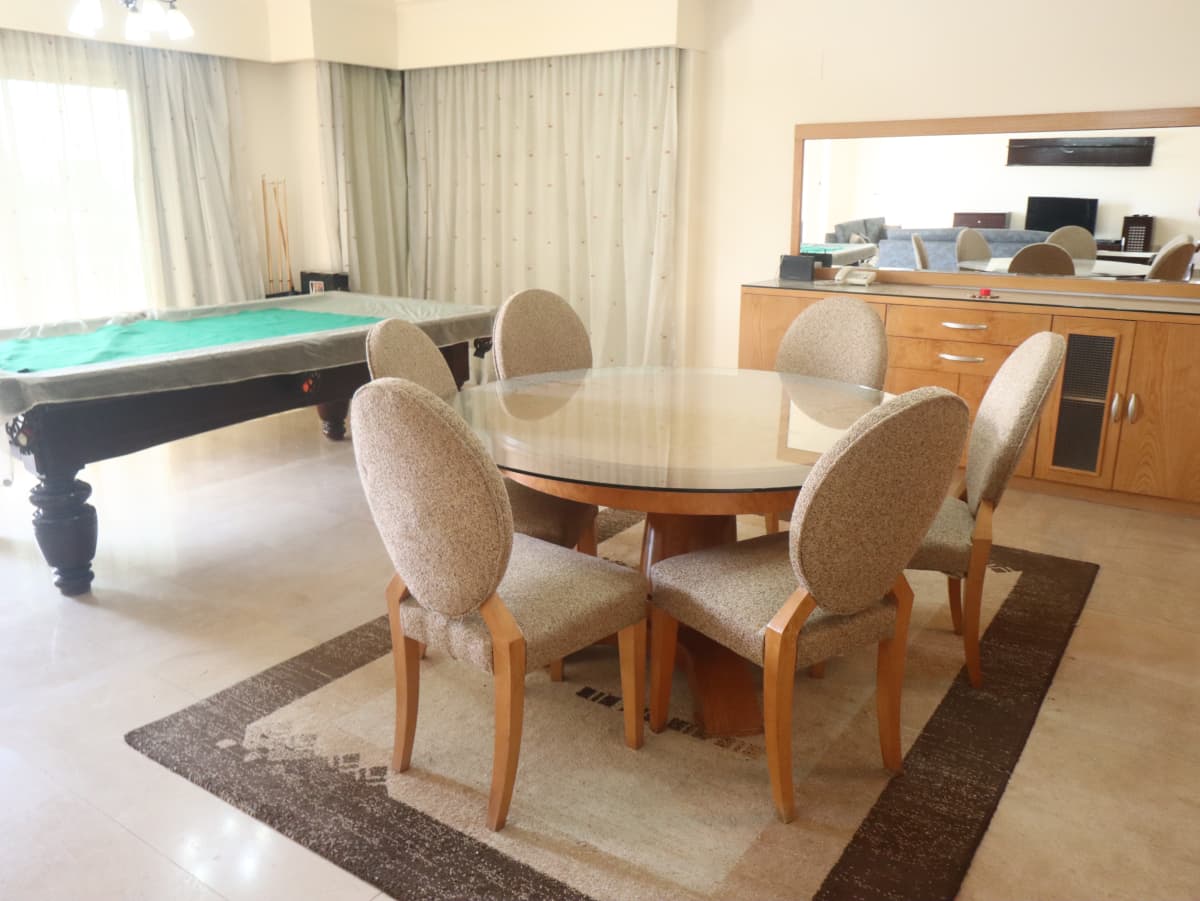 Sophisticated Living In A Furnished Degla Residence.