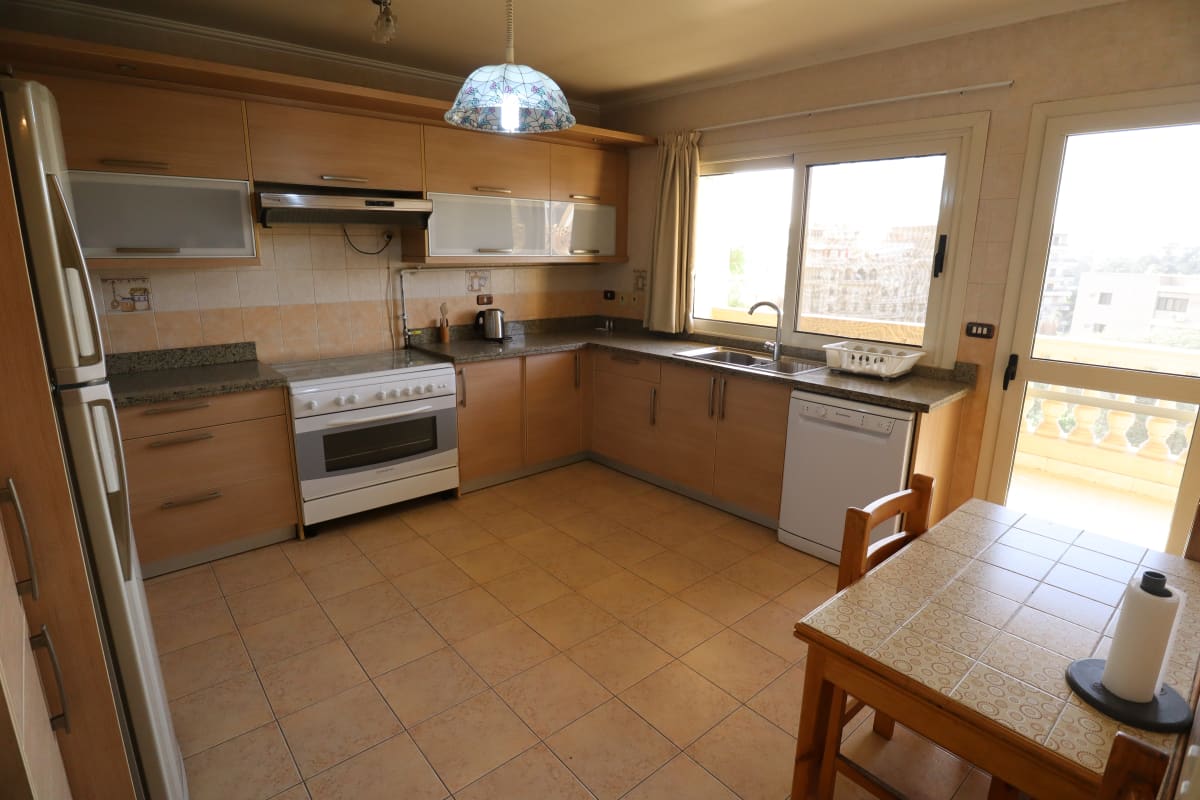 Modern 3BR Apartment with Shared Pool Access