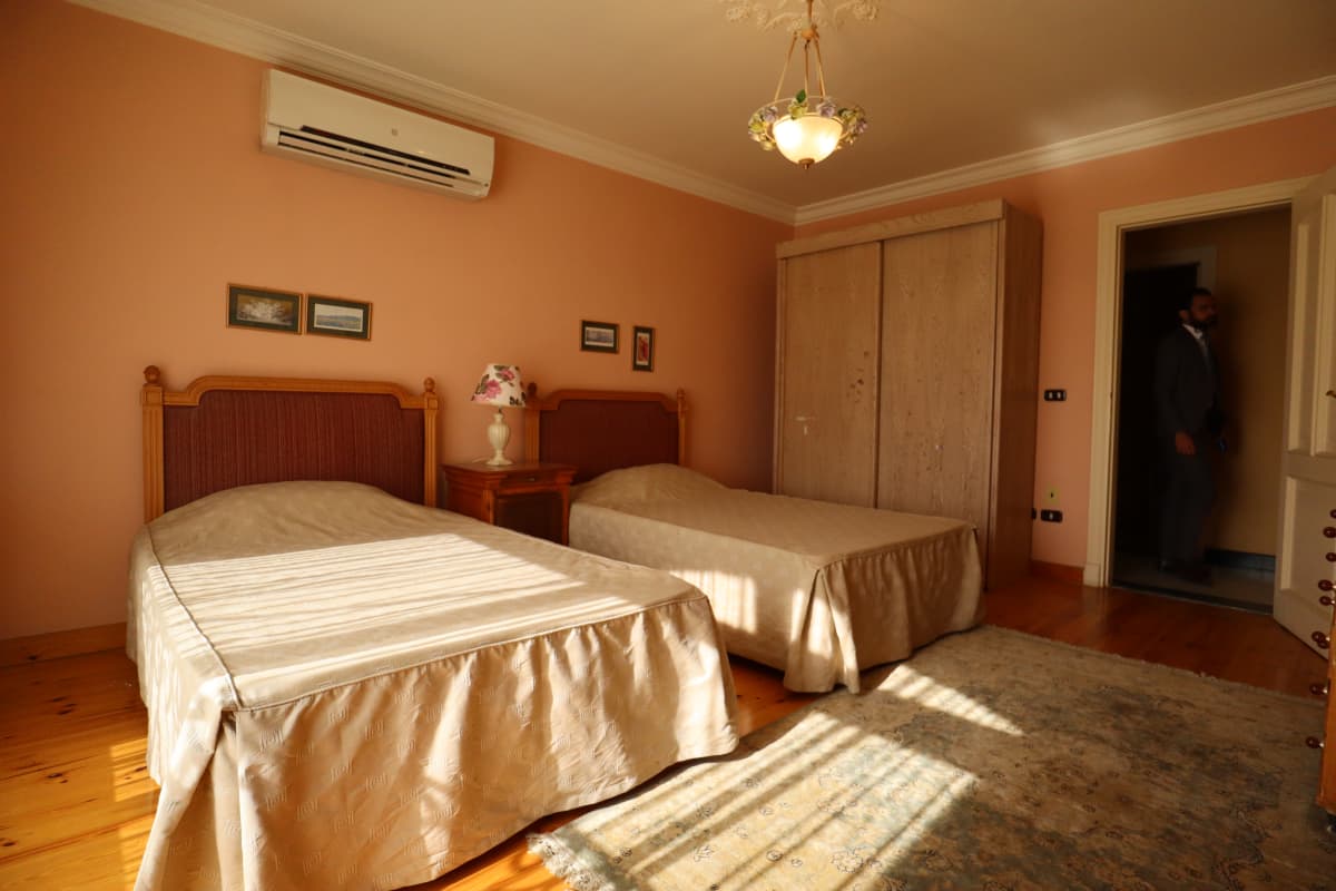Modern 3BR Apartment with Shared Pool Access