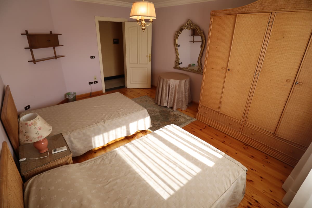 Modern 3BR Apartment with Shared Pool Access