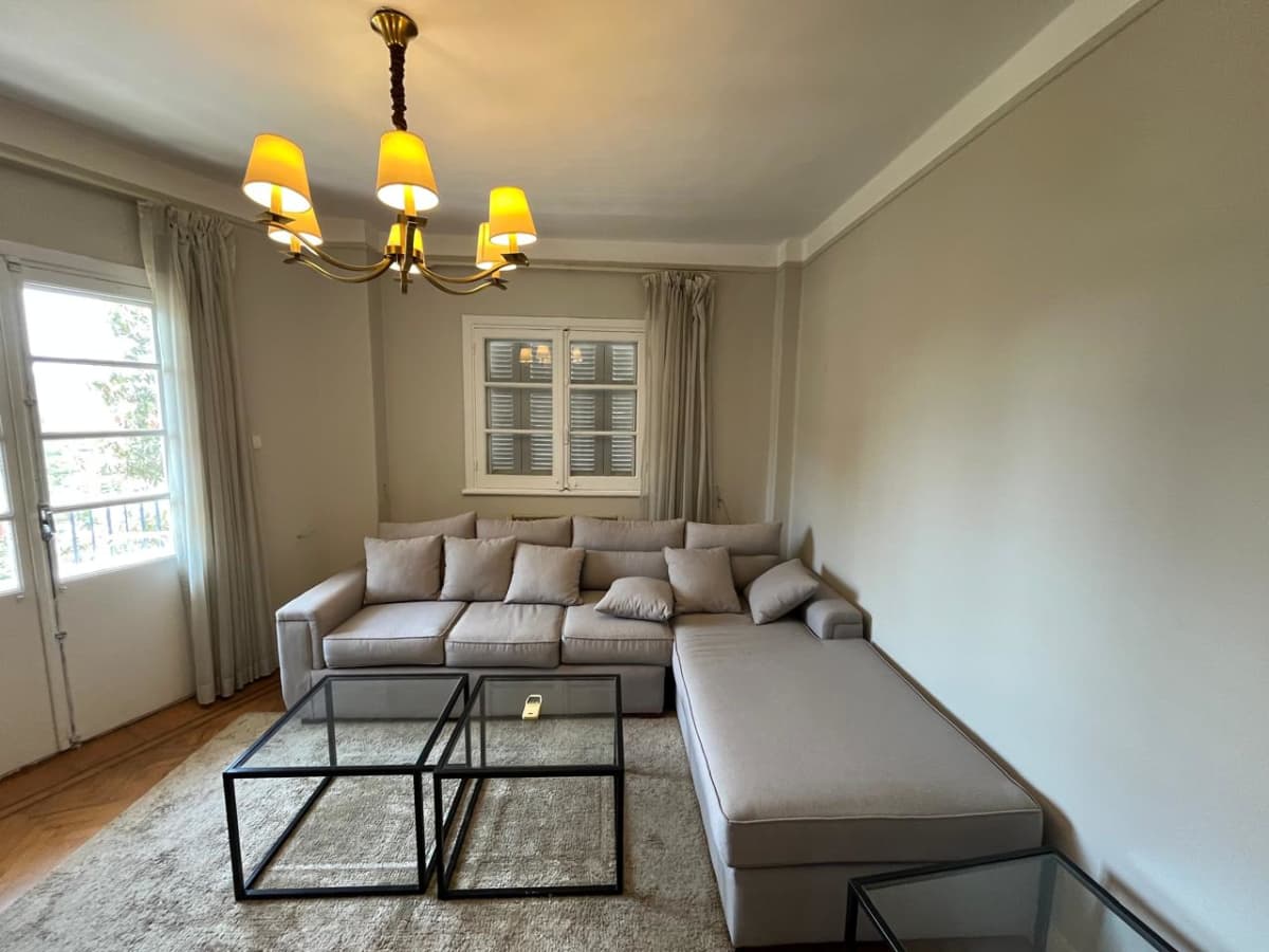 Stylish Apartment with Scenic Balcony Views in Zamalek
