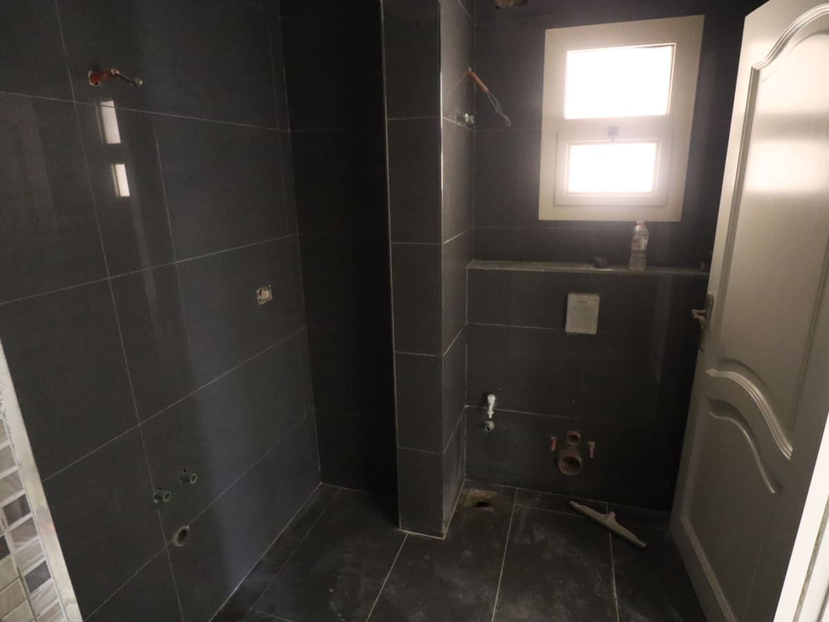 Unfurnished Apartment With Full AC In Maadi Sarayat