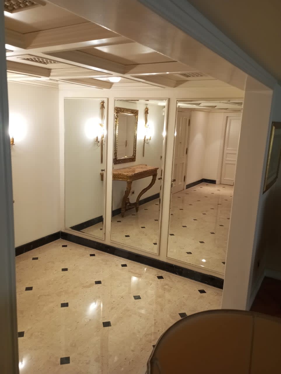Spacious 3-BR Apartment with Fully Equipped Kitchen