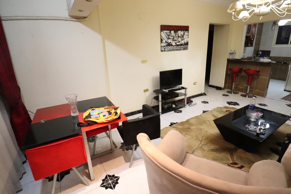 Furnished 2-BR Apartment in a Vibrant Location in Maadi