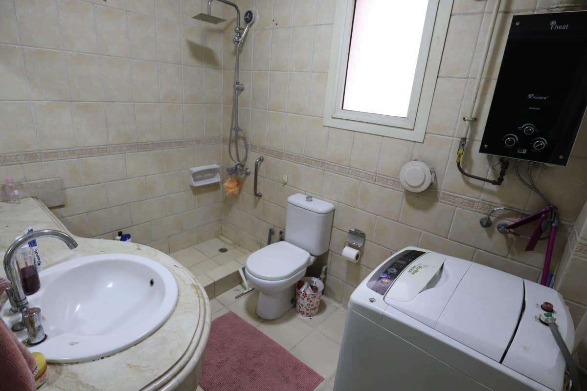 Bright 2-Bedroom Apartment with Green Views