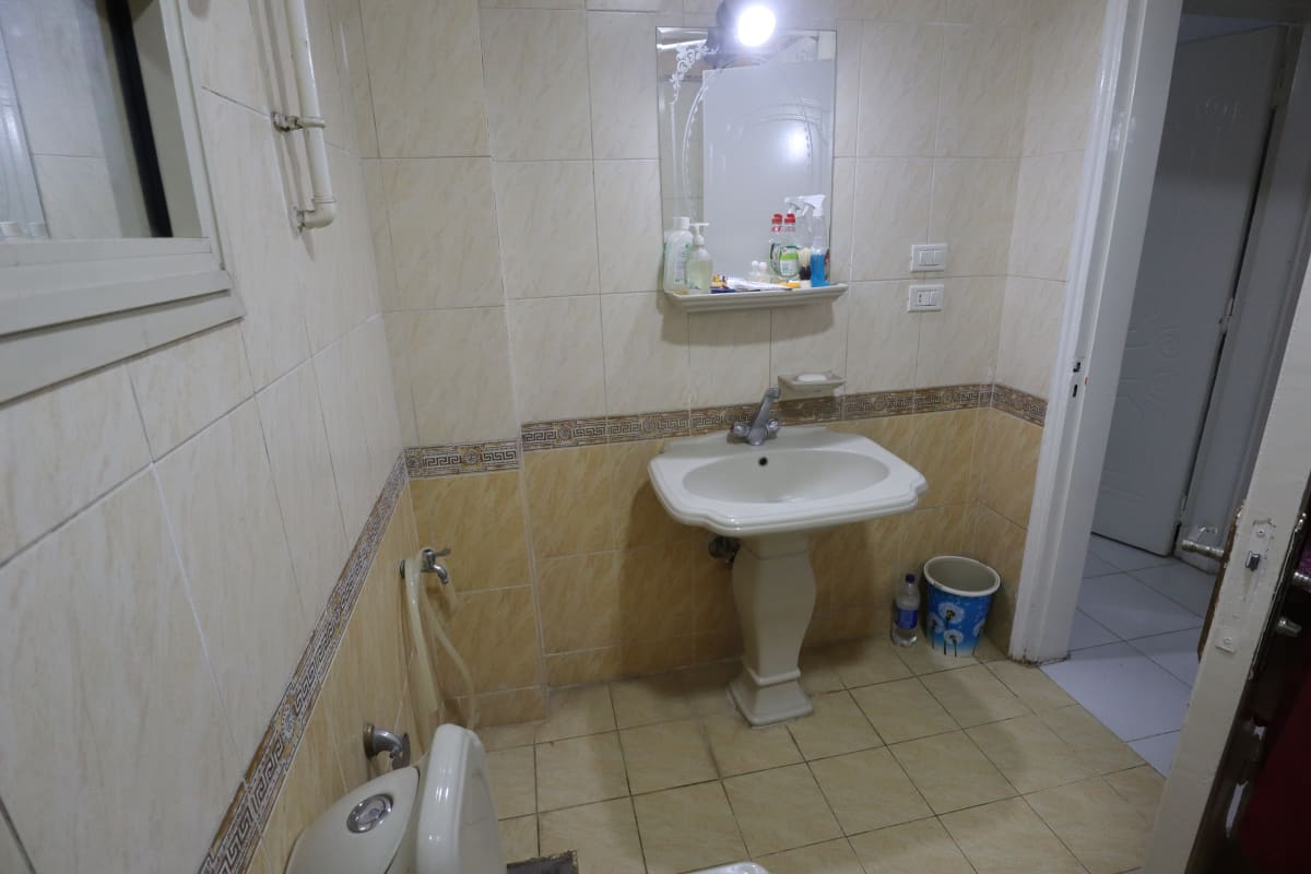 Cozy 2-BR Apartment with Peaceful Balcony Views in Maadi