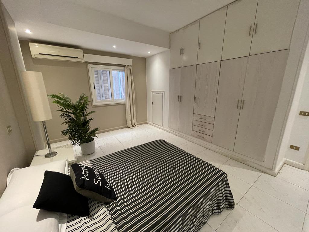 Bright 4-BR Apartment with Open Living Spaces