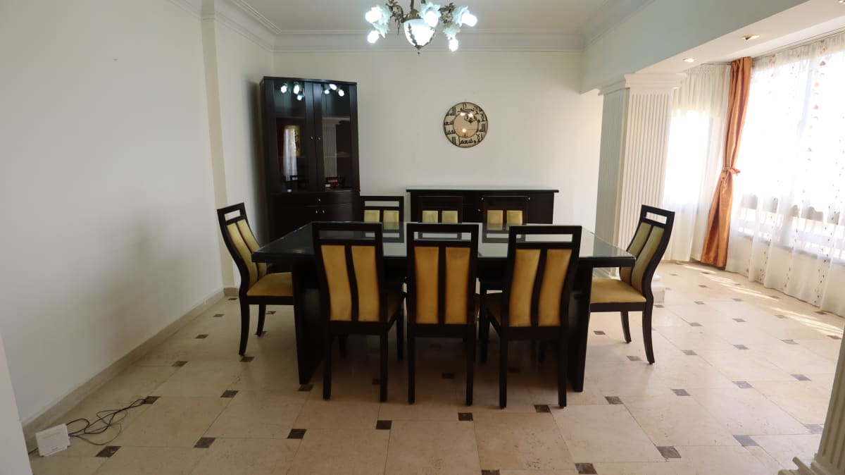 Bright 2-Bedroom Apartment with Green Views