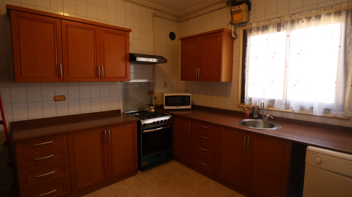Bright 2-Bedroom Apartment with Green Views