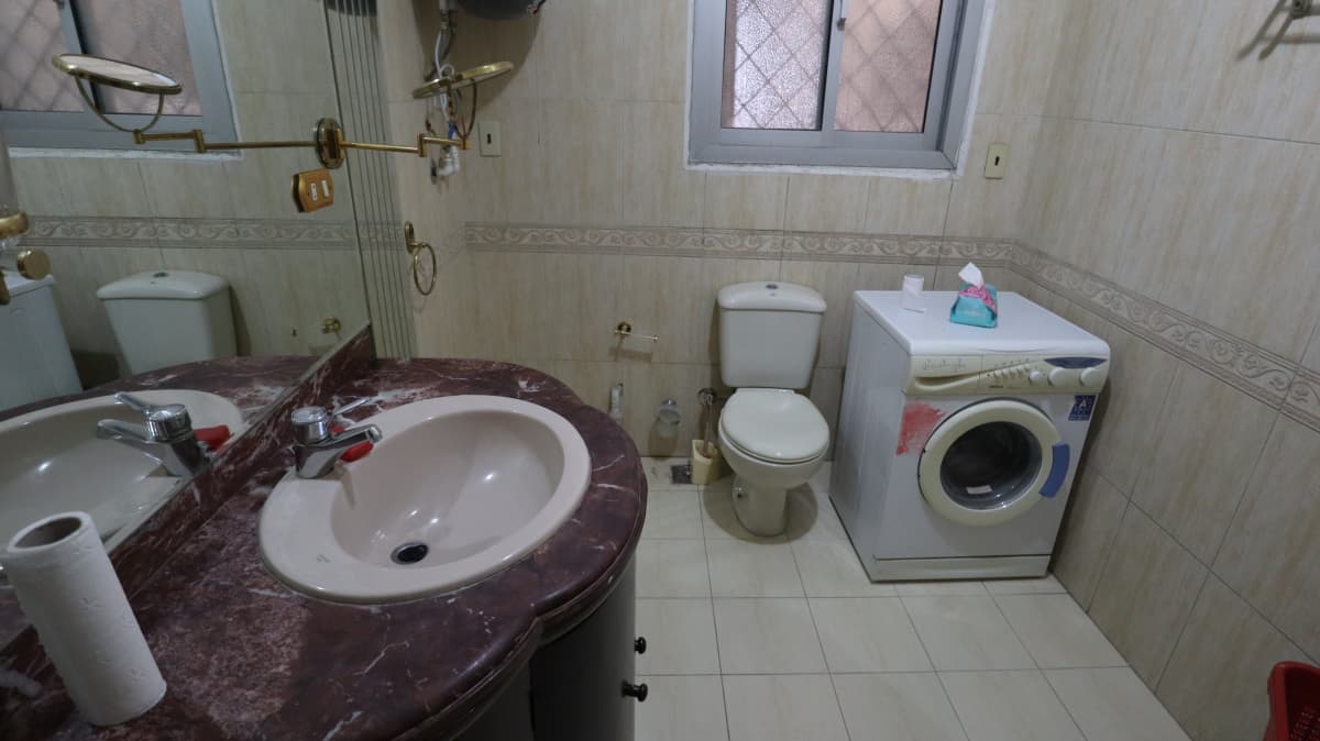 Bright 2-Bedroom Apartment with Green Views
