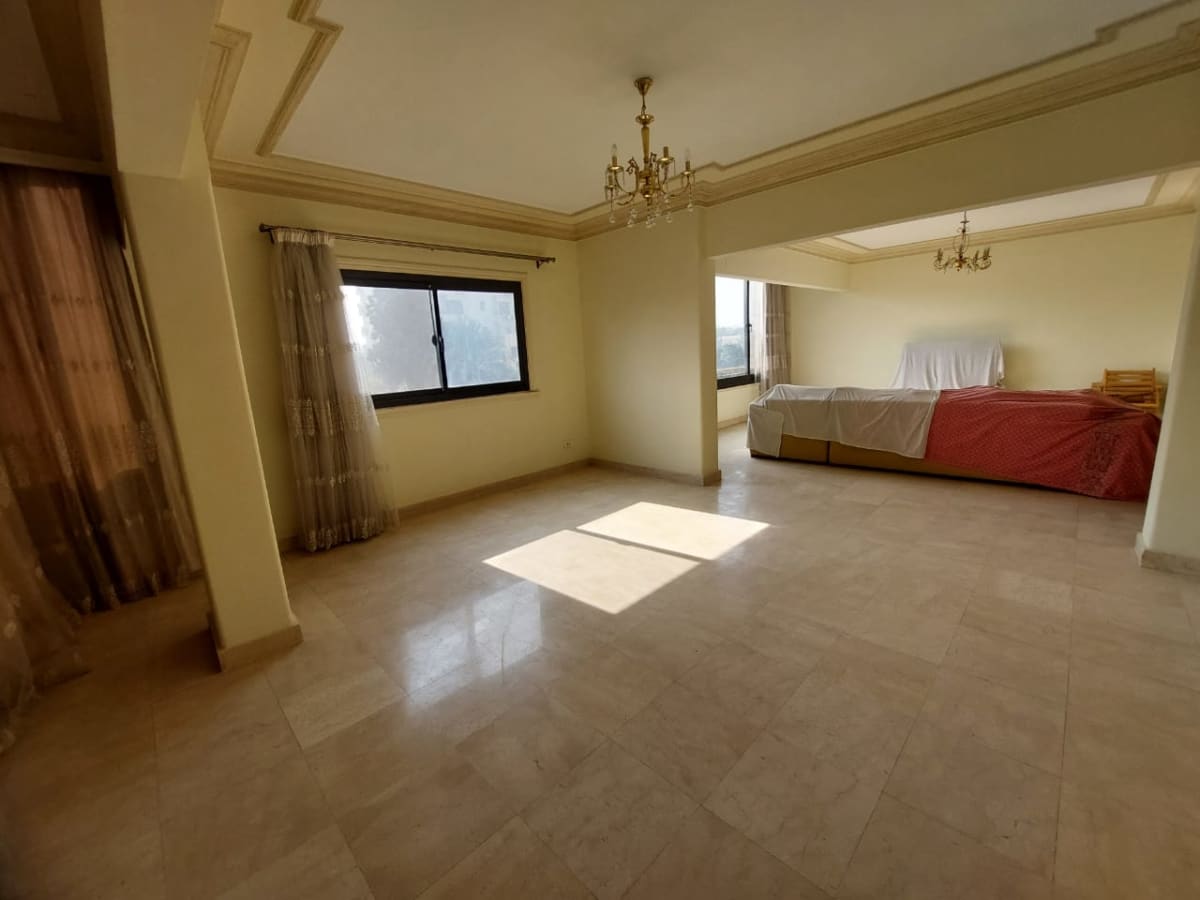 Sunlit 4-Bedroom Apartment with Green Views
