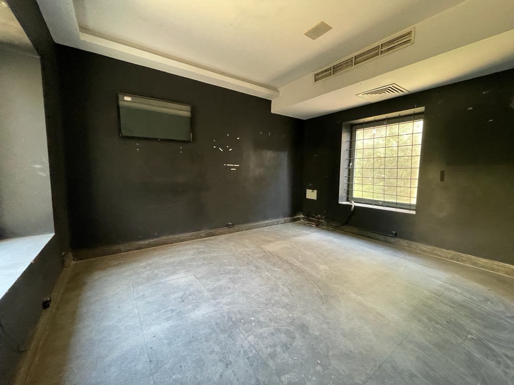 Administrative Space For Rent| 1500m² | Sarayat. 