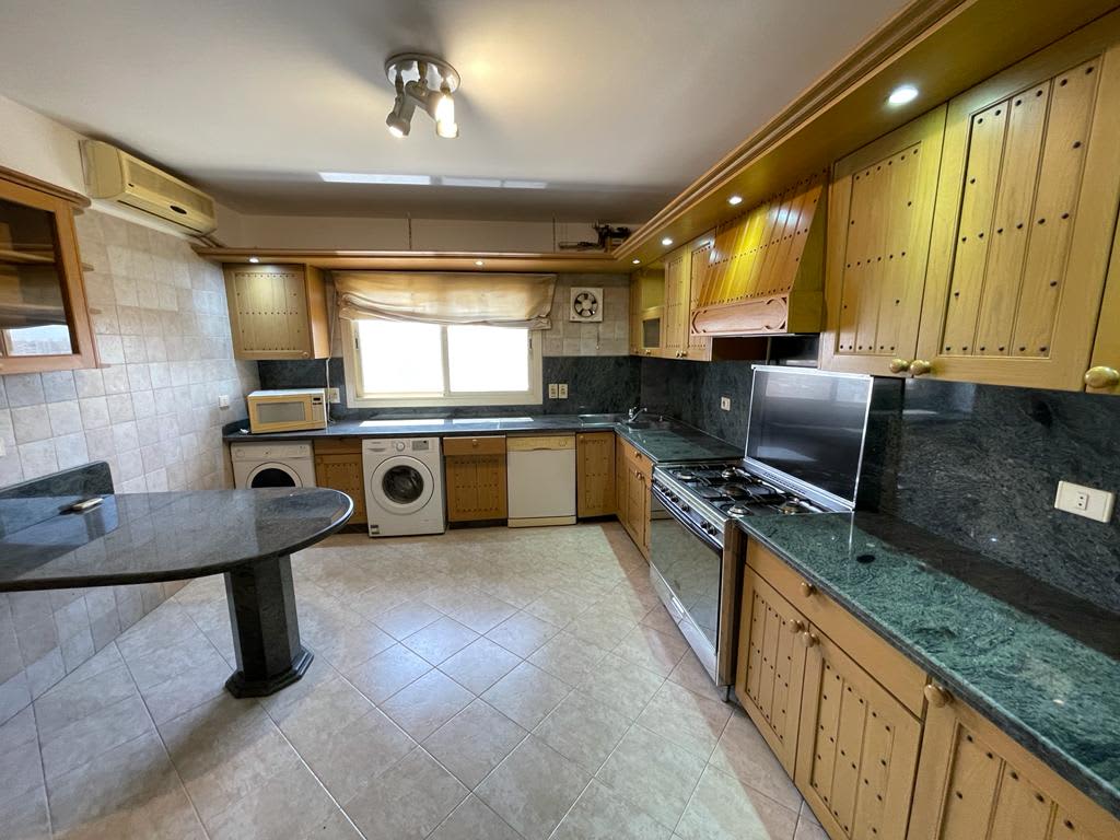 Cozy & Sunny Apartment For Rent Close to C.A.C.