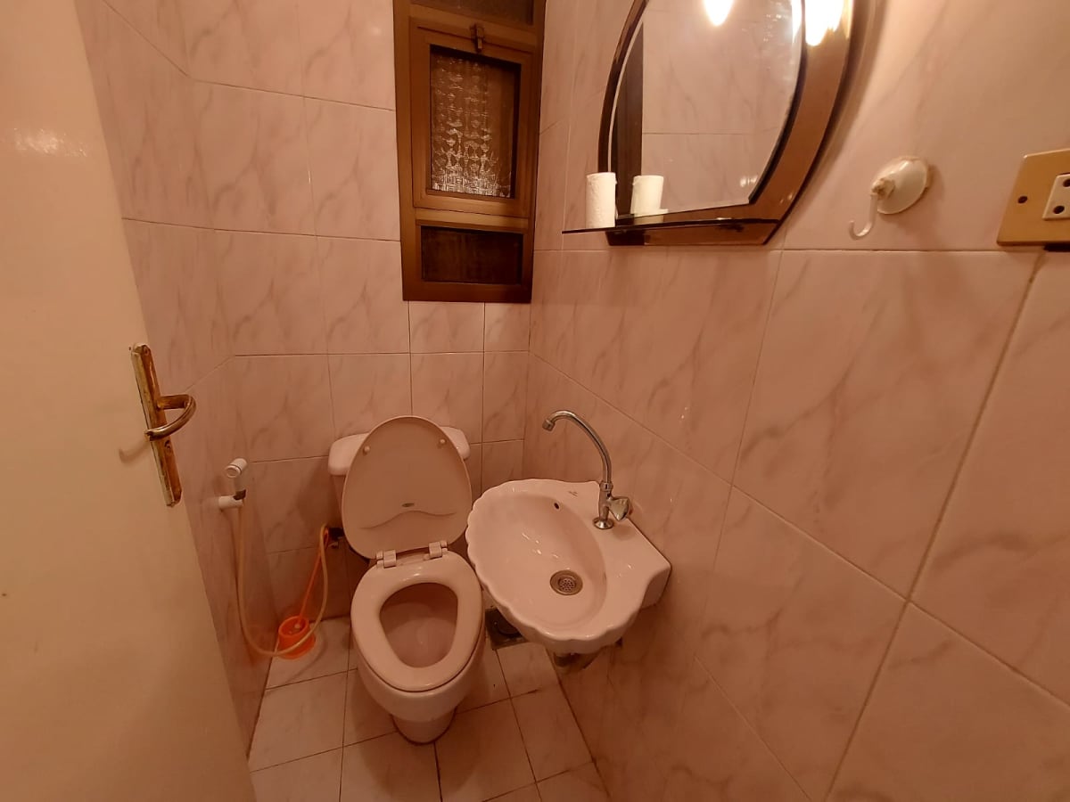 A Serene Apartment Surrounded By The Charm Of Zamalek.