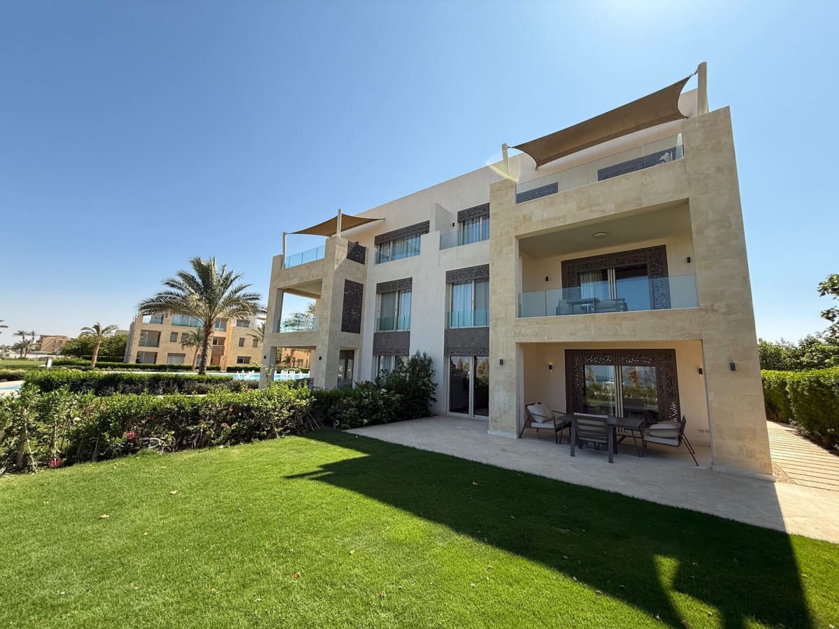Private 6 BR Villa with Jacuzzi — Hurghada