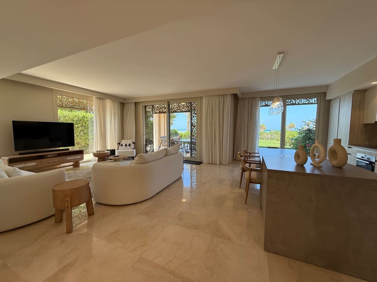 Private 6 BR Villa with Jacuzzi — Hurghada