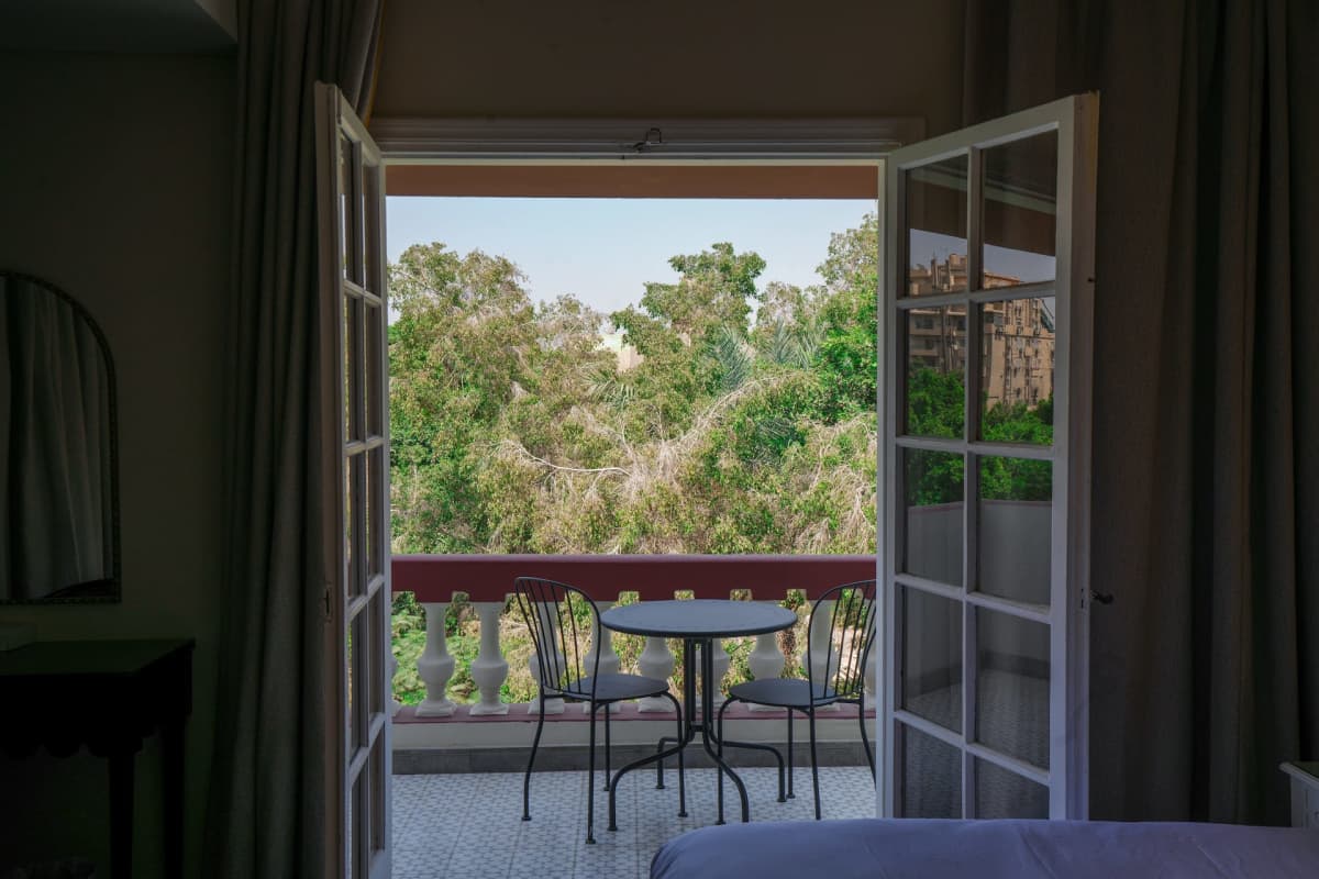Homey 2BR Apartment with Balcony & Pool Access — Cairo